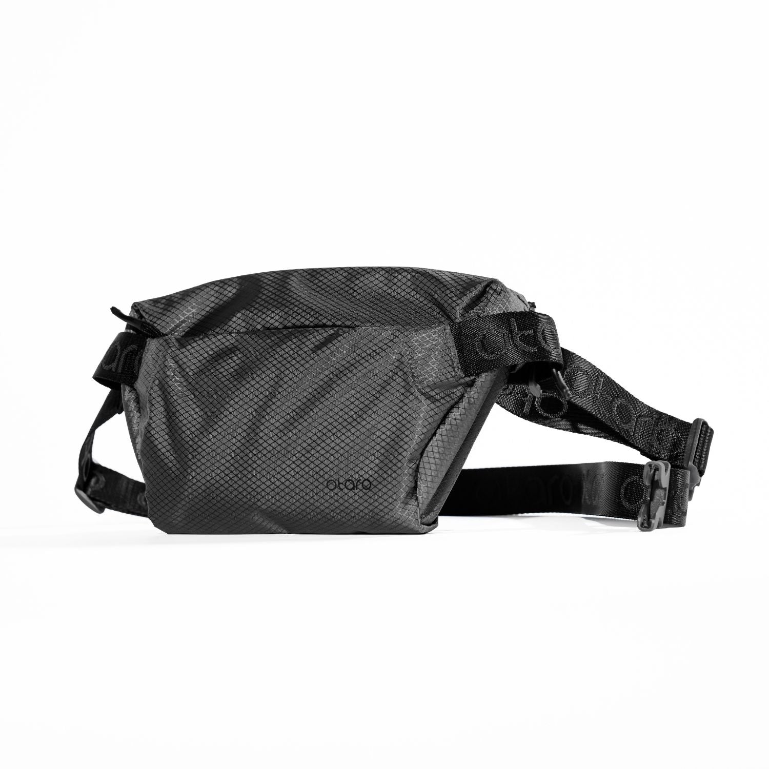 Otaro Sling Bag TRAVELER 3L in Schwarz